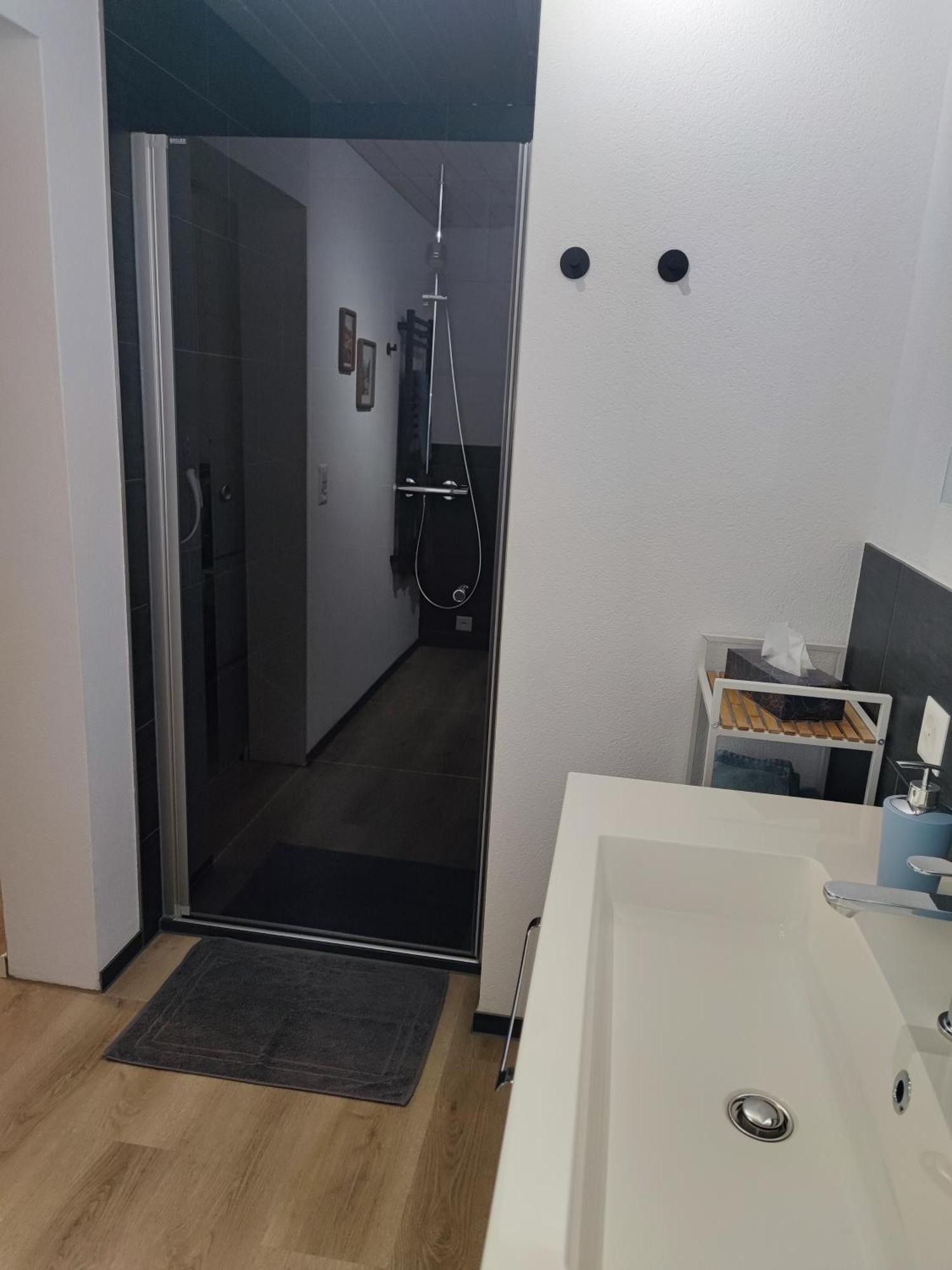 Kleine Auszeit - 2-Zimmer Ferienwohnung Spiez Exteriér fotografie